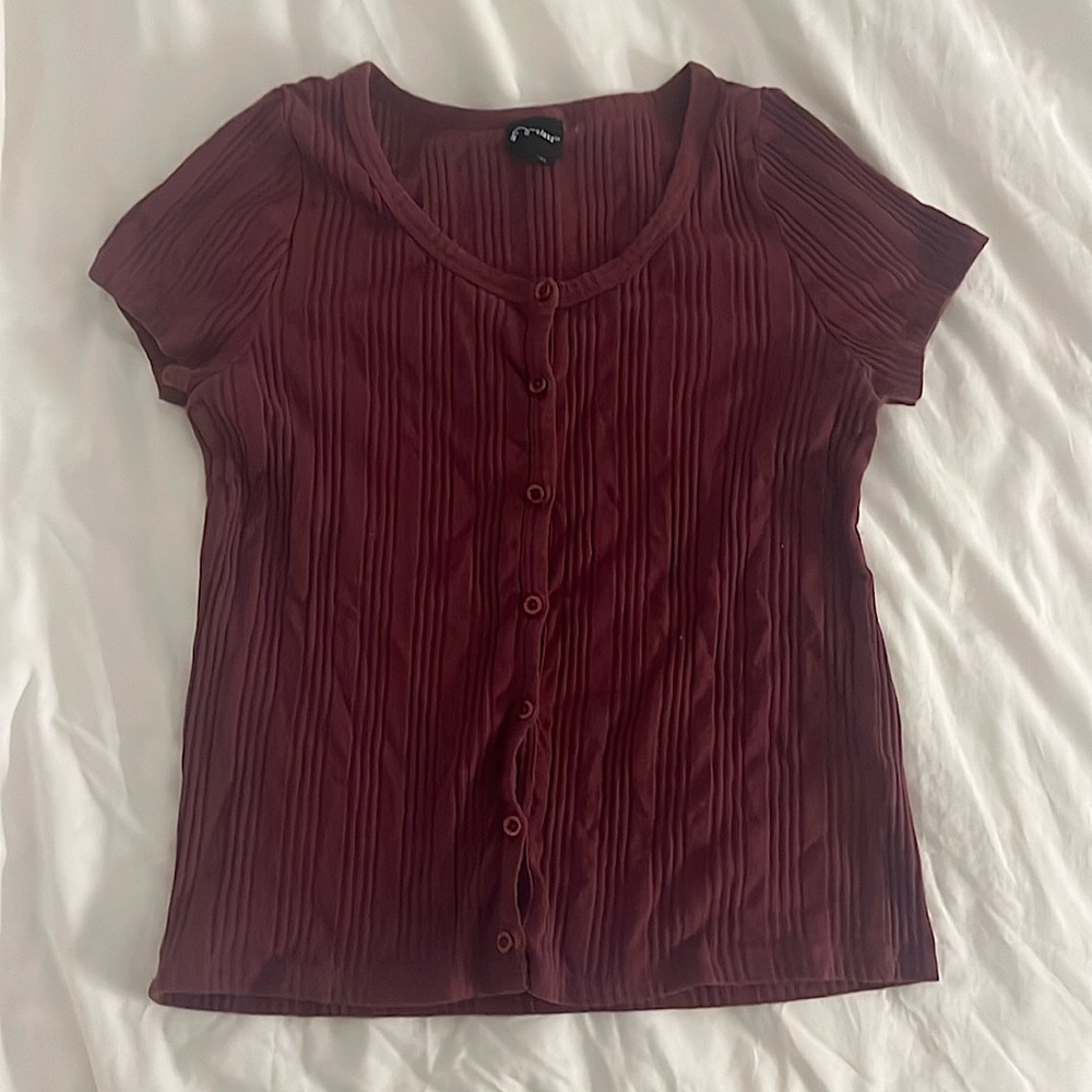MAROON CROPPED TEE